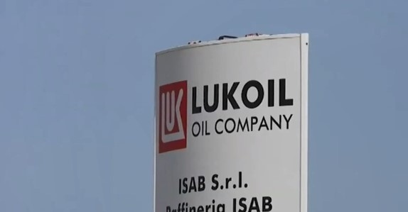 Италия постави рафинерията на руския петролен гигант Лукойл в Сицилия